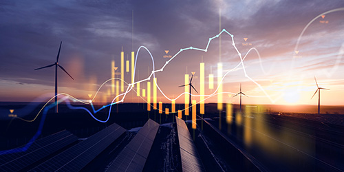 Windräder bei Sonnenuntergang mit eingeblendeten Finanz- und Energiedaten in Form von Diagrammen und Kurven.